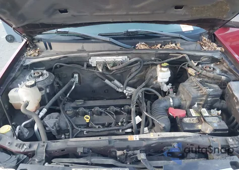 2011 Ford Escape Xlt z USA, uszkodzony, nr VIN 1FMCU9D73BKB10993